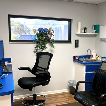 AudioNova - Interior photo of the consultation office for AudioNova hearing clinic in Tavares, FL - Hearing Aid Providers Near Me - Tavares, Florida AudioNova - Interior photo of the consultation office for AudioNova hearing clinic in Tavares, FL - Hearing Aid Providers Near Me - Tavares, Florida