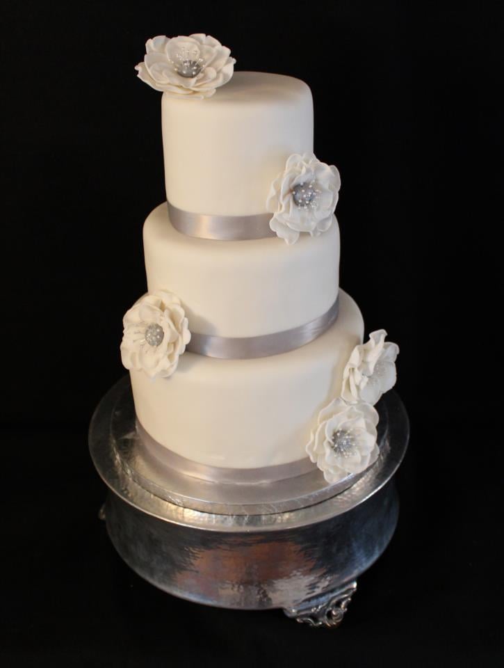 Flying B Cakes Logo