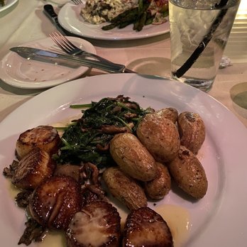 Signature Grill - Scallops, spinach & fingerling potatoes - Seafood Near Me - Edmond, Oklahoma Signature Grill - Scallops, spinach & fingerling potatoes - Seafood Near Me - Edmond, Oklahoma