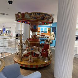 Lodenfrey - Carousel for the little shoppers