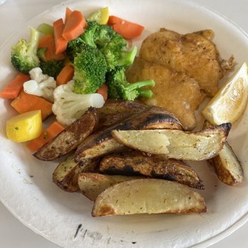California Fresh - Grilled white fish with roasted potatoes and steamed vegetables. $15. Delicious. - Pizza Near Me - Los Angeles, California California Fresh - Grilled white fish with roasted potatoes and steamed vegetables. $15. Delicious. - Pizza Near Me - Los Angeles, California