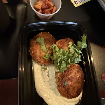 La Luna Family Bistro - Fish outta water salmon cakes - Food Trucks Near Me La Luna Family Bistro - Fish outta water salmon cakes - Food Trucks Near Me