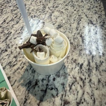 360 Treats - Vanilla ice cream with chocolate bar and marshmallow - Coffee & Tea Near Me - Columbia, South Carolina