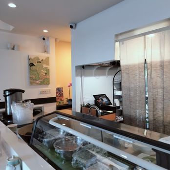 Momo Sake Bar - Bar side - Sushi Bars Near Me - Los Angeles, California Momo Sake Bar - Bar side - Sushi Bars Near Me - Los Angeles, California