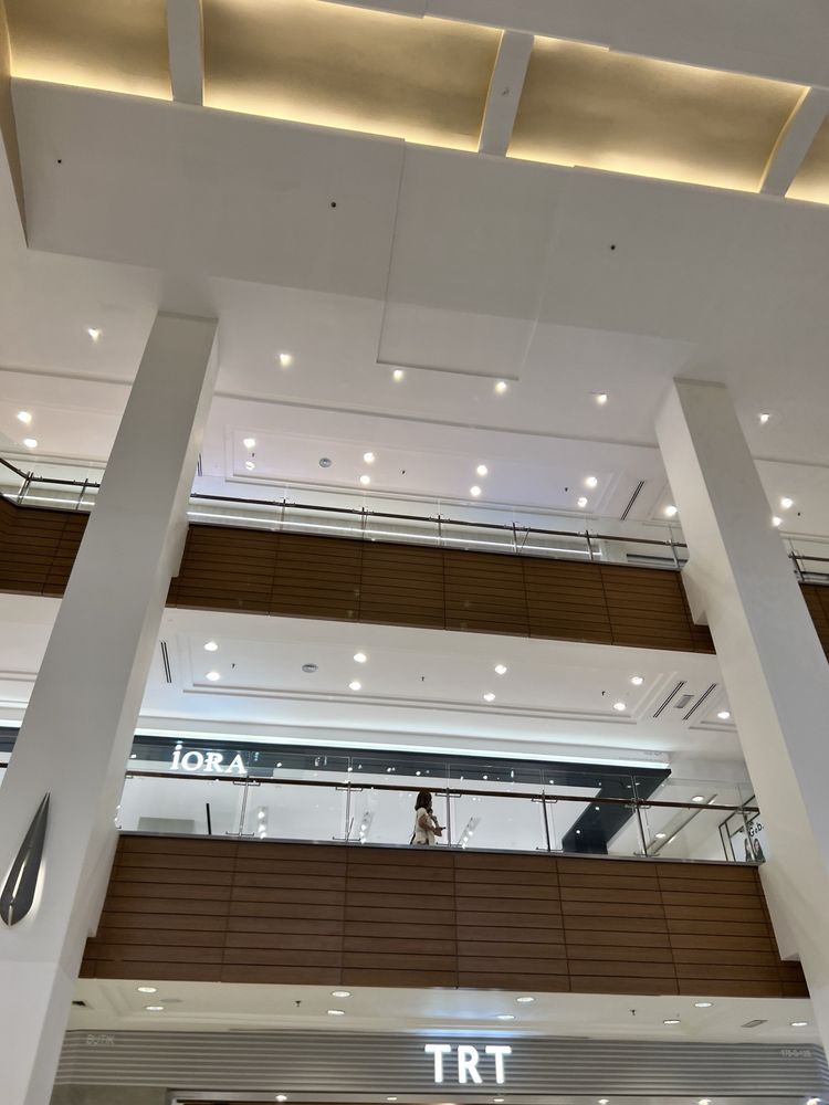 Gurney Plaza