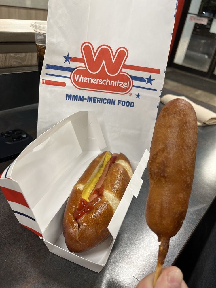 Weinerschnitzel Logo