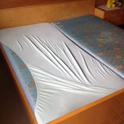 Hanserhof - Sheets do not fit over the very old and very uncomfortable mattresses