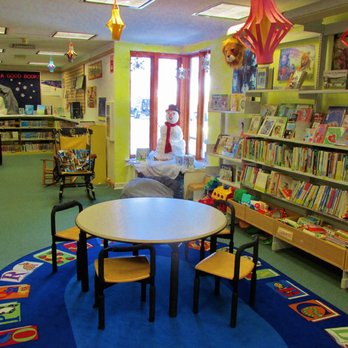 Preston Public Library - Cute decorations - Libraries Near Me - Preston, Connecticut