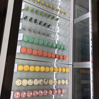Bachour - Display - Bakeries Near Me - Coral Gables, Florida