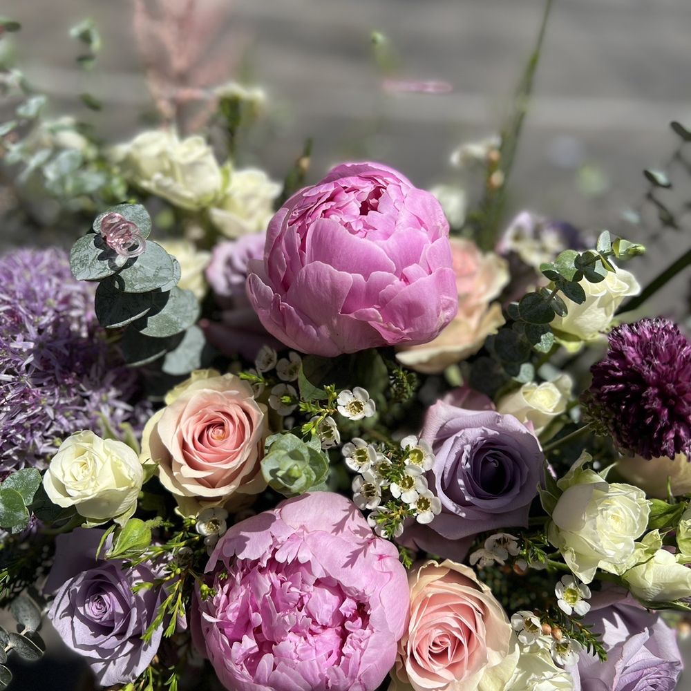 Little Bee Flowers - Florists Near Me - Glendale, California