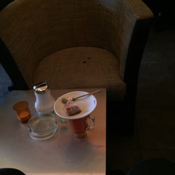 Manara - Nüchterne Ausstattung mit Brandflecken - Hookah Bars Near Me - Hamburg, HH Manara - Nüchterne Ausstattung mit Brandflecken - Hookah Bars Near Me - Hamburg, HH