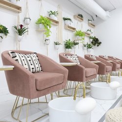 Neihule Academy of Beauty - Luxurious pedi area