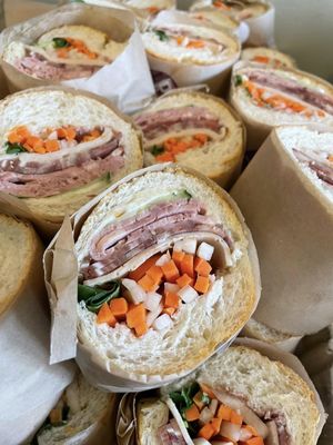 D’s Banh Mi by null