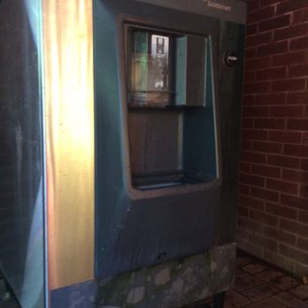 The Inn - Dirty ice Machine - Hotels Near Me - Stone Mountain, Georgia