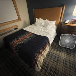 AC not working. They gave us a loud fan to use instead.