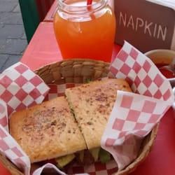 Brick Lane Truck - Pepito de Arrachera y agua del día