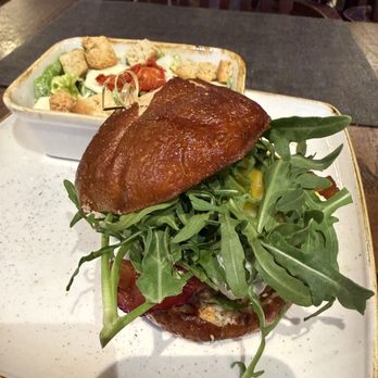 Cutthroats Saloon - Wagyu Burger w/ side salad (Restaurant Week Offer) - American Near Me - Incline Village, Nevada