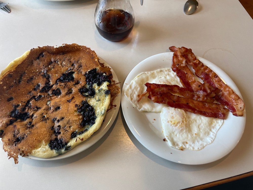 Social spots from Dysart's Restaurant Broadway