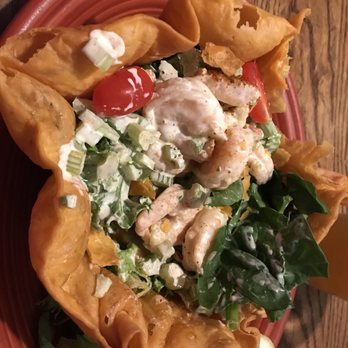 Howard's Pub & Raw Bar Restaurant - Seafood Near Me - Ocracoke, North Carolina