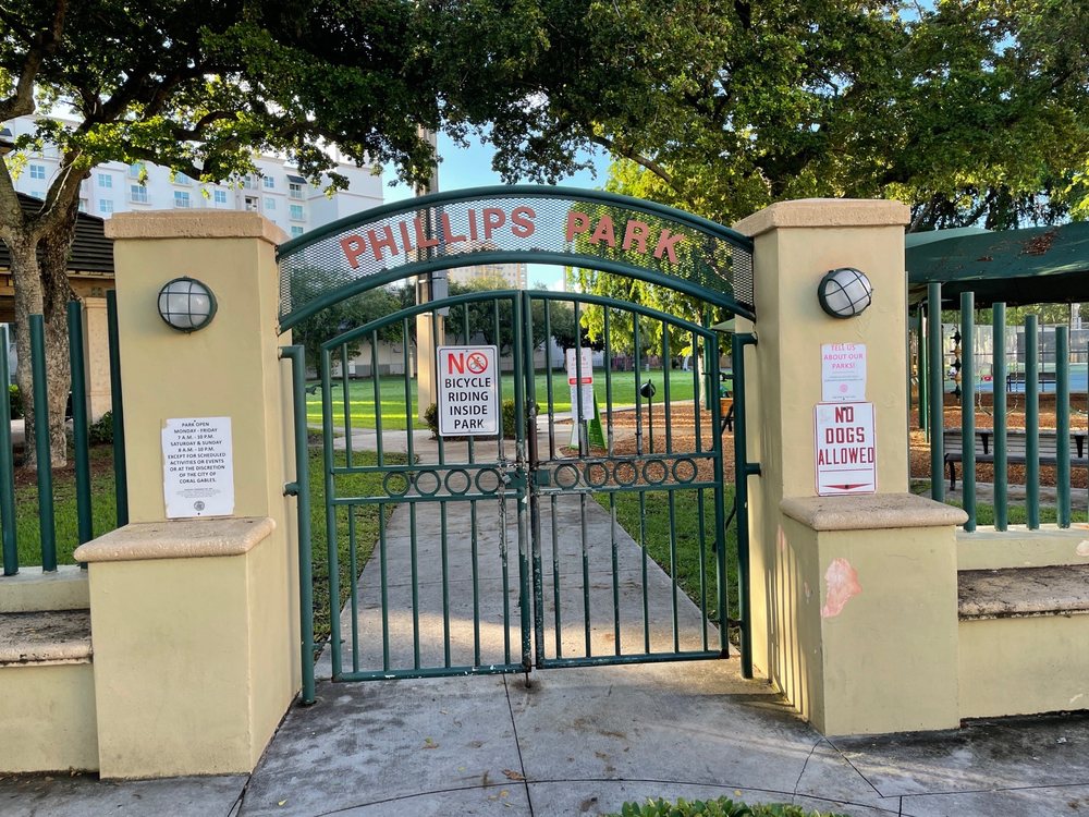 PHILLIPS PARK Updated May 2024 33 Photos 90 Menores Ave, Coral Gables, Florida Parks