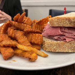 Frank's Weiler's Deli - the corned beef sandwich