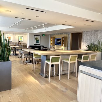 Sheraton Club Lounge - Lots of sitting areas - Lounges Near Me - Seattle, Washington Sheraton Club Lounge - Lots of sitting areas - Lounges Near Me - Seattle, Washington