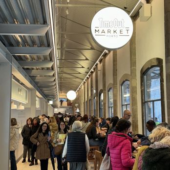 time out market - Inside seating on the right restaurants on the left. - Public Markets Near Me - Porto, 13