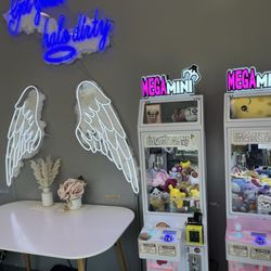 Ding Tea Carlsbad - Claw machines