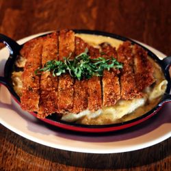 Andiamo - Baked Penne Chicken Alfredo
FRIED CHICKEN CUTLET,
MUSHROOMS, MOZZARELLA