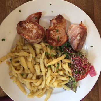 Gesindehaus - Schweinemedallions mit Spätzle und Pilzrahm - German Near Me - Bonn, NW Gesindehaus - Schweinemedallions mit Spätzle und Pilzrahm - German Near Me - Bonn, NW