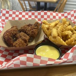 Smokin Buttz BBQ - Kids chicken tenders w/fries
