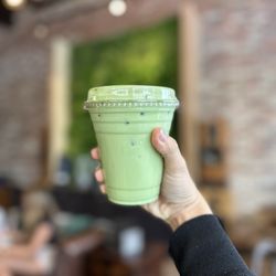 Bakery Museum & Co - Iced matcha latte (S)