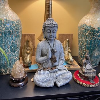Krua Khun Rose - Crystals displayed and also a small waterfall - Thai Near Me - Sandwich, Massachusetts
