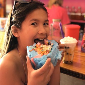 Dr. Bizzaro Bubble Tea Lab - a young girl eating a cake - Coffee & Tea Near Me - San Juan, Puerto Rico Dr. Bizzaro Bubble Tea Lab - a young girl eating a cake - Coffee & Tea Near Me - San Juan, Puerto Rico