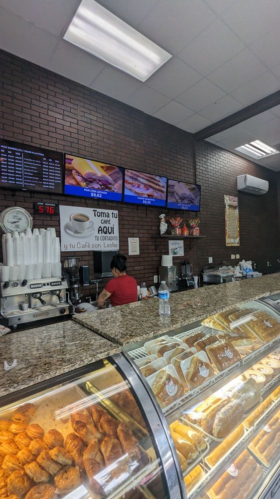 Mi Islas Bakery Image