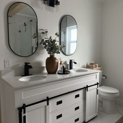 Cocos iDesign - Modern Bathroom with some modern farmhouse details.