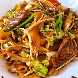 Jazmine - Savory stir-fried beef with silky rice noodles--flavorful, satisfying, and true Cantonese comfort food.