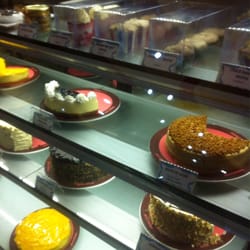 Zucchero Cafe - Cake display
