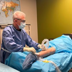 USA Vein Clinics - Our vein specialist treating patient in clinic