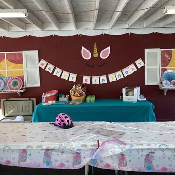 Penryn Oaks Stables - Tables and chairs provided. - Horse Boarding Near Me - Penryn, California