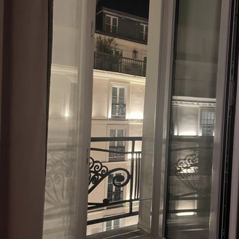 Hotel Louvre Montana - Window view from the bed - Hotels Near Me - Paris, 75 Hotel Louvre Montana - Window view from the bed - Hotels Near Me - Paris, 75