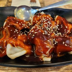 Nouilles Star - Dumplings with peanut sauce.