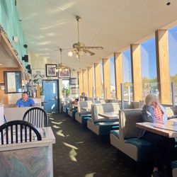 Liberty Diner - Interior light and sunny