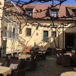 Restaurant Kallstadter Hof - Schöner Innenhof