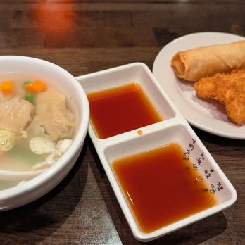 Peking Garden - Wonton soup, veggie egg roll and panko shrimp - Chinese Near Me - Sumner, Washington Peking Garden - Wonton soup, veggie egg roll and panko shrimp - Chinese Near Me - Sumner, Washington