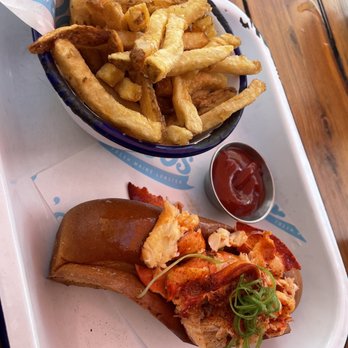 Garbo’s - Connecticut Roll & Sangria - Seafood Near Me - Austin, Texas