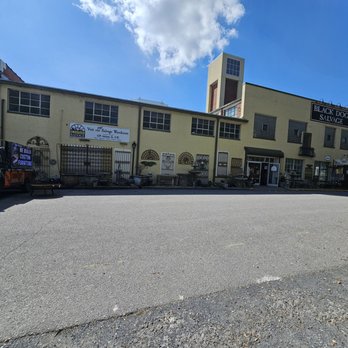 Black Dog Salvage - Antiques Near Me - Roanoke, Virginia Black Dog Salvage - Antiques Near Me - Roanoke, Virginia