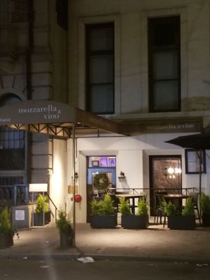 Mozzarella & Vino by null