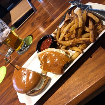 BRU Burger Bar - Cincinnati - Three cheese garlic burger - Burgers Near Me - Cincinnati, Ohio BRU Burger Bar - Cincinnati - Three cheese garlic burger - Burgers Near Me - Cincinnati, Ohio