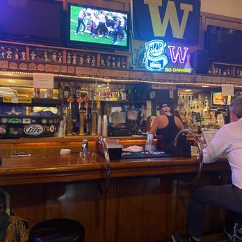 Sluggers Seattle - Bar area - Sports Bars Near Me - Seattle, Washington Sluggers Seattle - Bar area - Sports Bars Near Me - Seattle, Washington